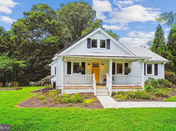 12377 Henderson Rd, Clifton, VA 20124