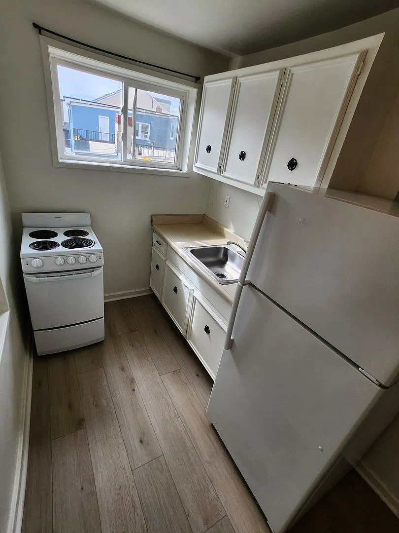 814 W Walnut — Photo 2