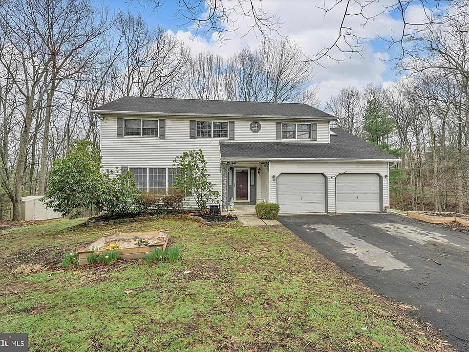 1st image of 826 Pinewood Dr
