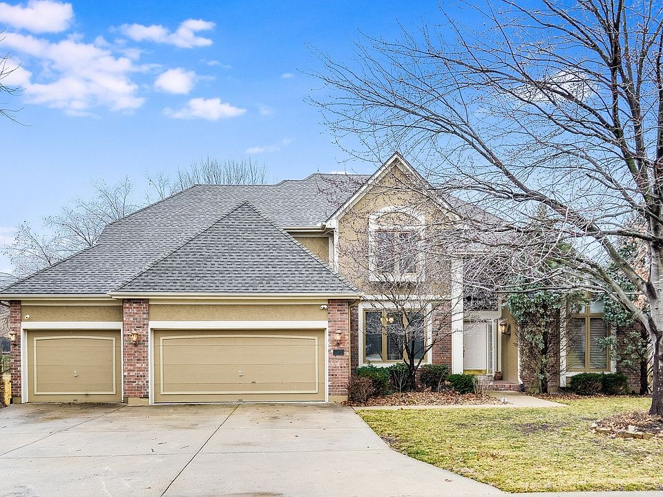 1st image of 2209 NE Glen Ct