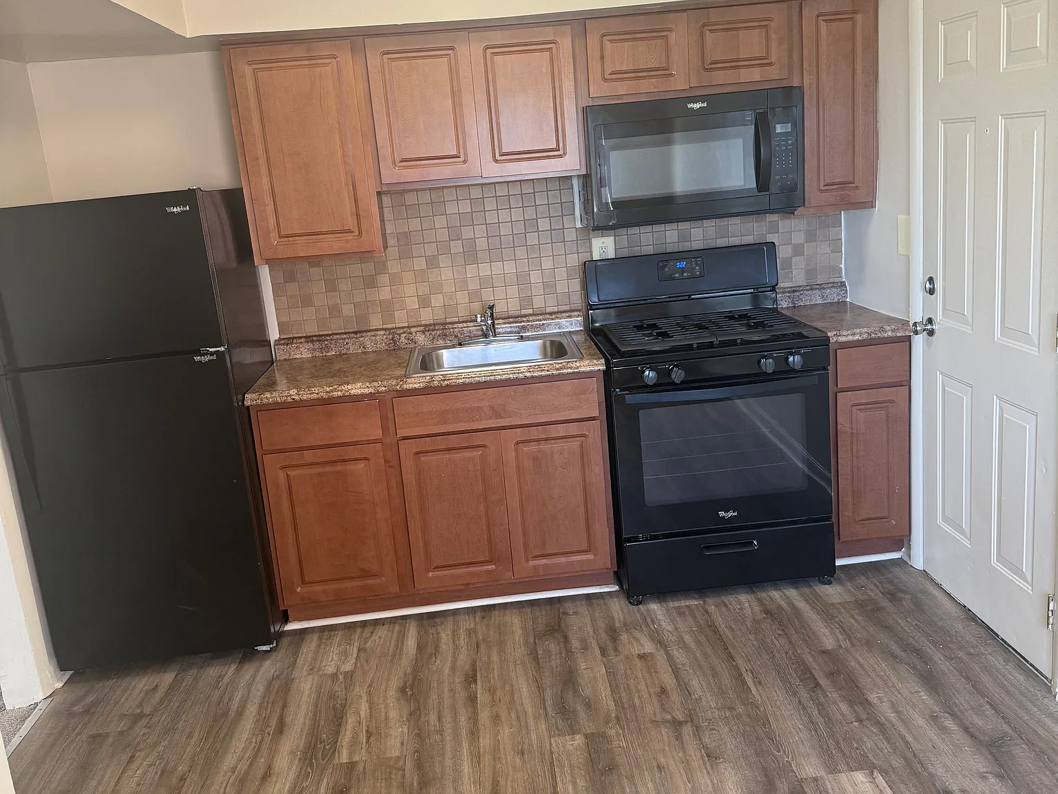2 bed, 850 sqft, $1,319 — Photo 1