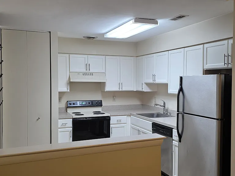 406 Colettes Ct — Photo 1