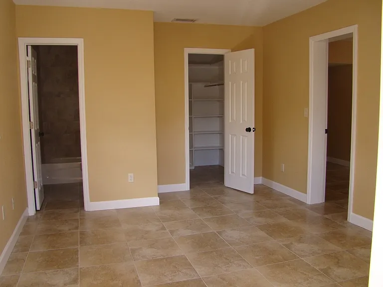 309 SE 10th Ave #3 — Photo 6