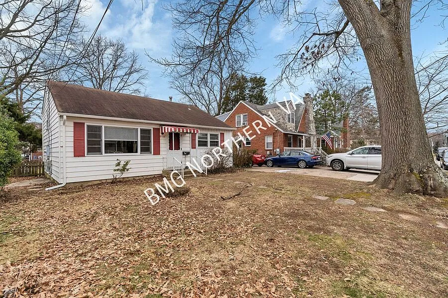 Well Maintained 3 Bedroom 1.5 Bathroom Split Level Home In Desirable Glencarlyn — Photo 3