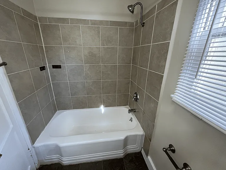 621 Midvale Avenue — Photo 7