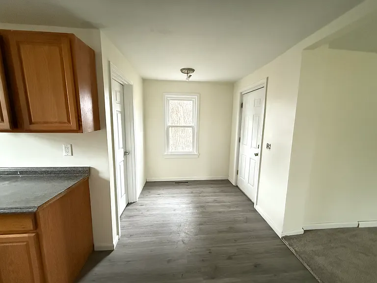616 E 12th St — Photo 3