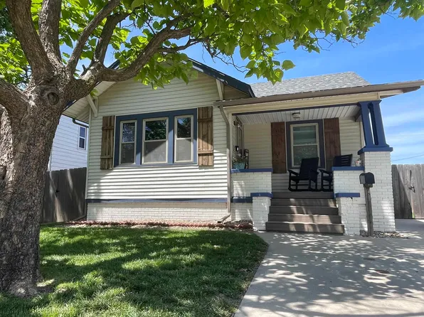 613 E 7th St, Russell, KS 67665