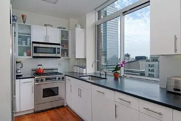 Rented by Corcoran | media 32