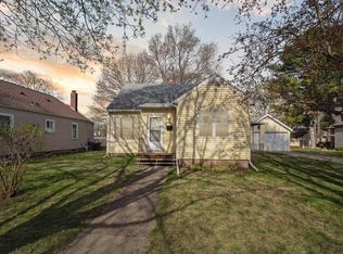 909 Caroline St, Janesville, WI