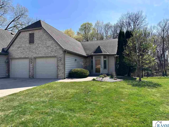 1515 Pleasant View Dr, North Mankato, MN 56003