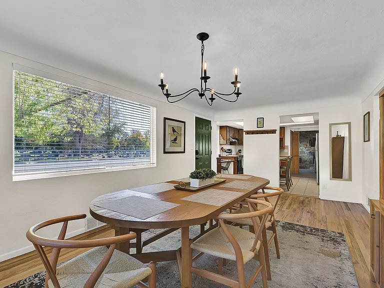 609 N Roosevelt St — Photo 3
