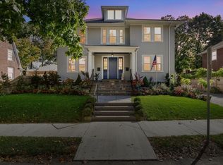 98 Manet Rd #2, Chestnut Hill, MA 02467