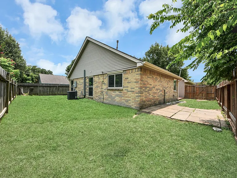 17011 Dusty Mill Dr W — Photo 27