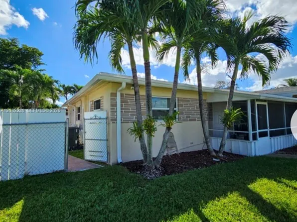 6800 SW 9th St #B, Hollywood, FL 33023