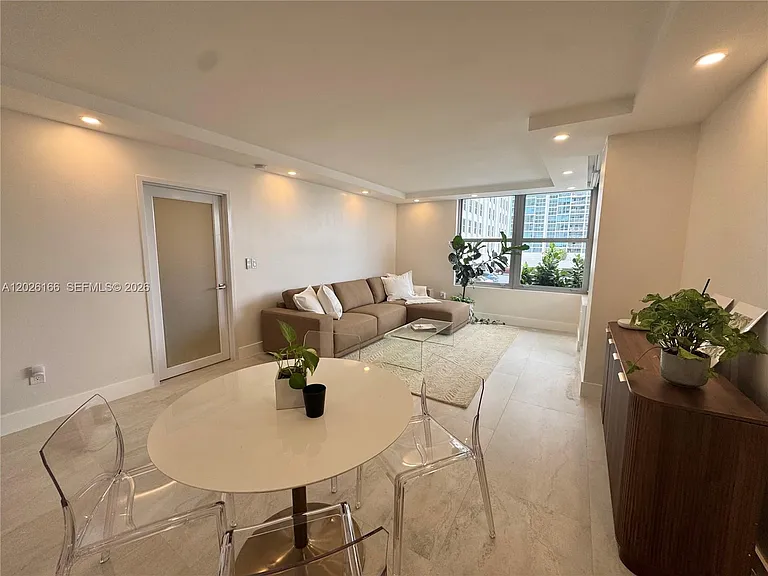 2899 Collins Ave #424 — Photo 2