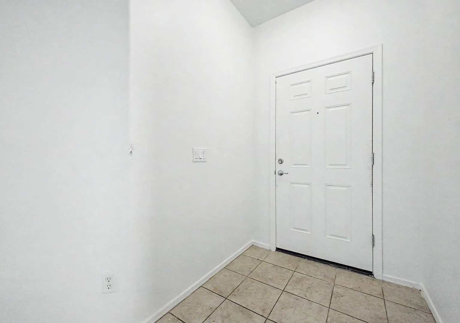 New Flooring 3 bedroom 2 bathroom in North Phoenix — Photo 3