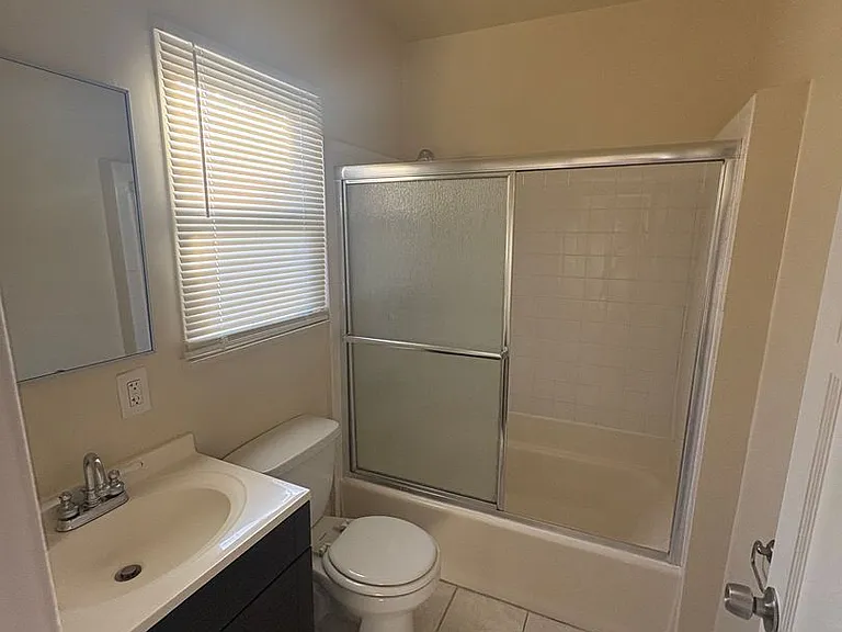 9016 Reading Ave — Photo 5
