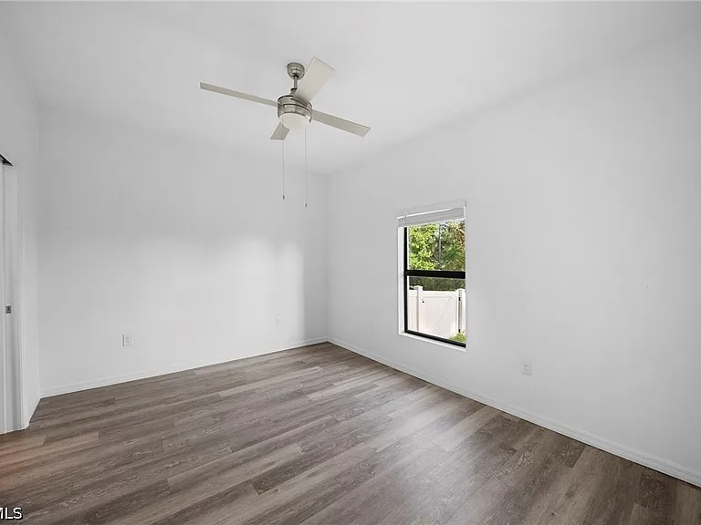 26481 Sandhill Blvd — Photo 16