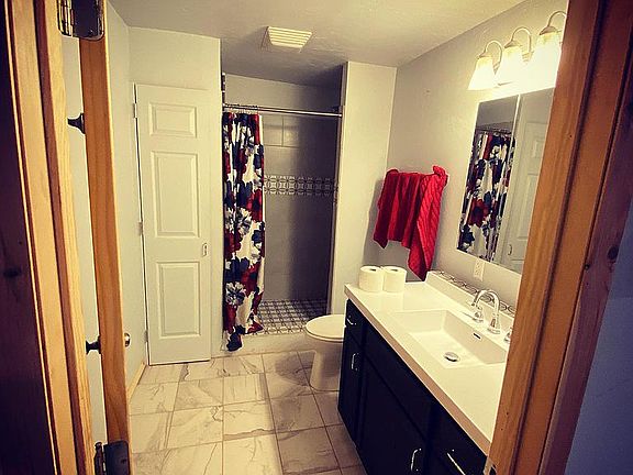 2nd image of 225 Flinders Dr
