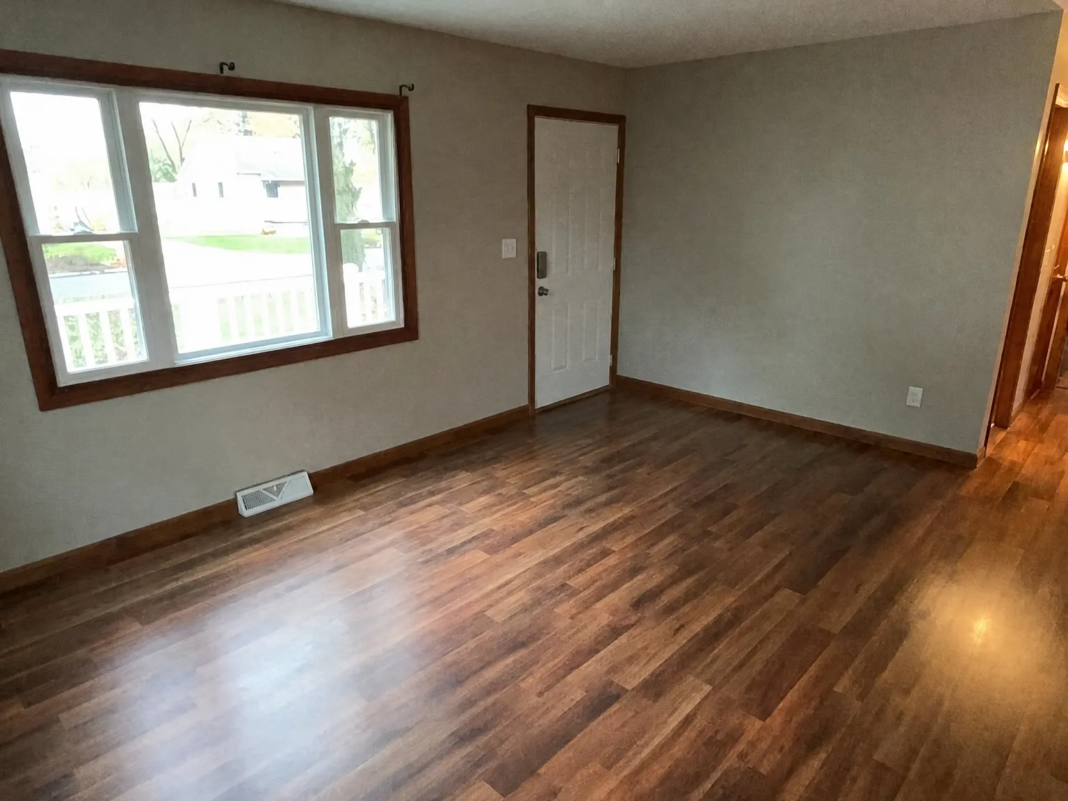 3 bed, 825 sqft, $1,925 — Photo 4