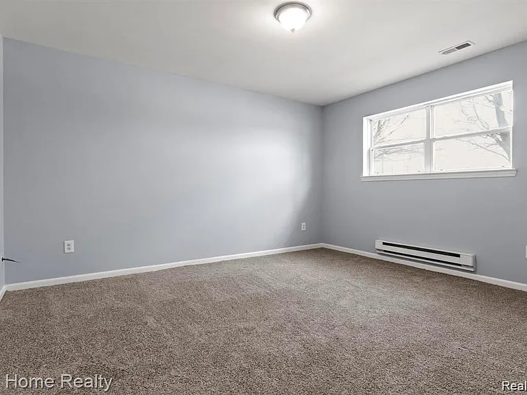 7637 Woodward Ave — Photo 14