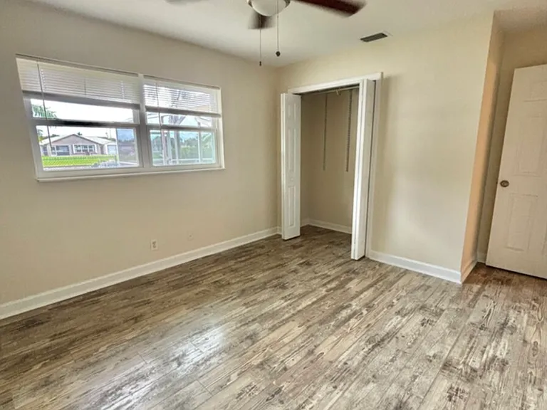500 SE 16th Ter — Photo 31