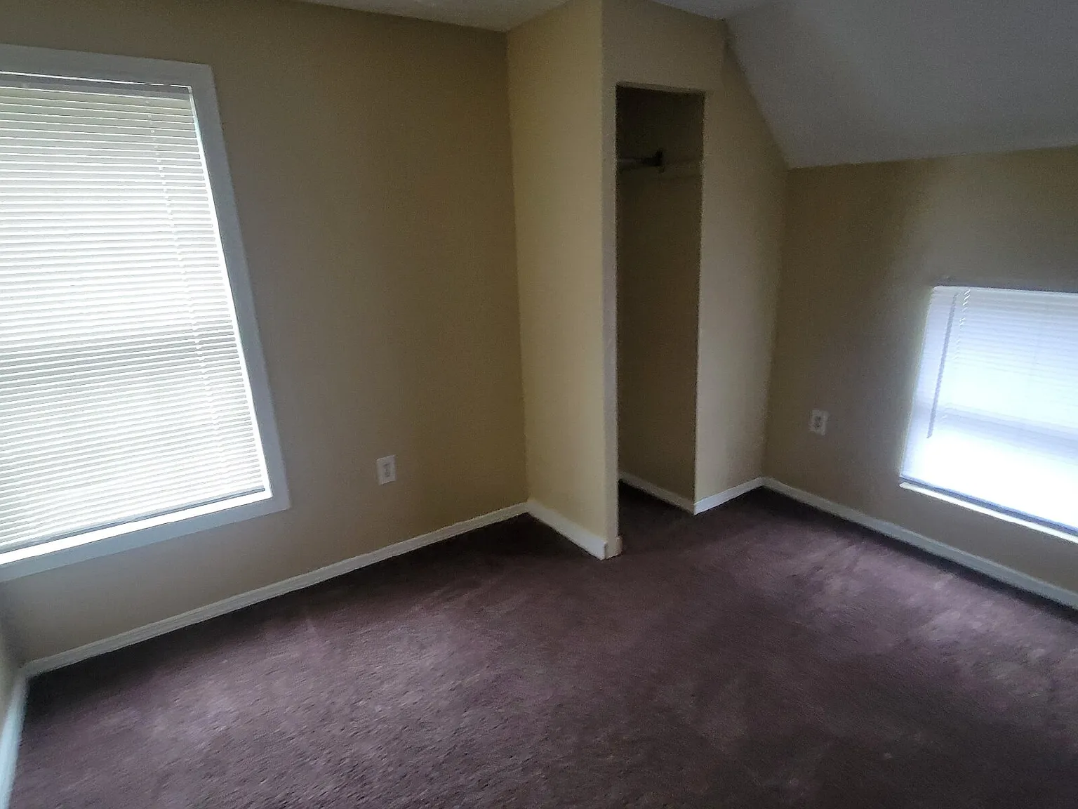 4 bed, 2.0 bath, $1,025 — Photo 2