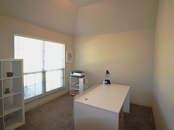 5th image of 25 Oakridge Ln