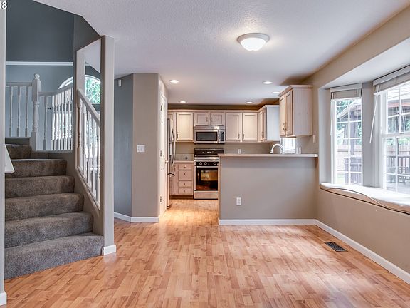 4th image of 8517 NE 16th Ln