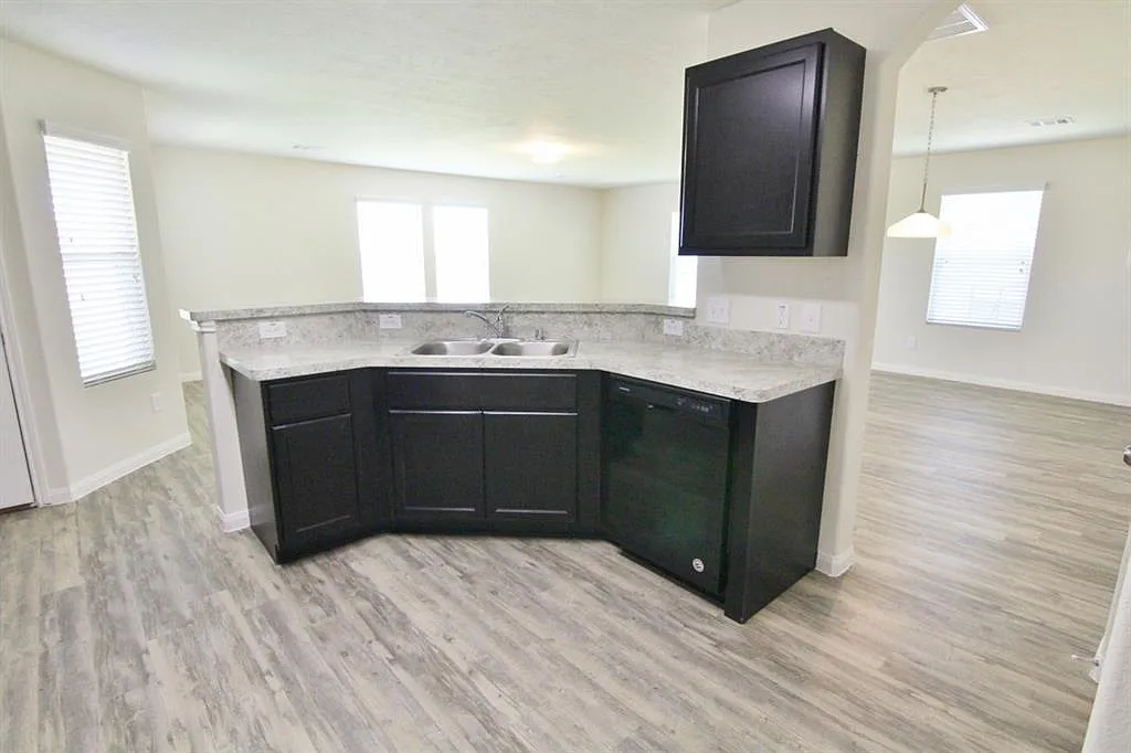 3 bed, 2.5 bath, 1777 sqft, $1,610 — Photo 2