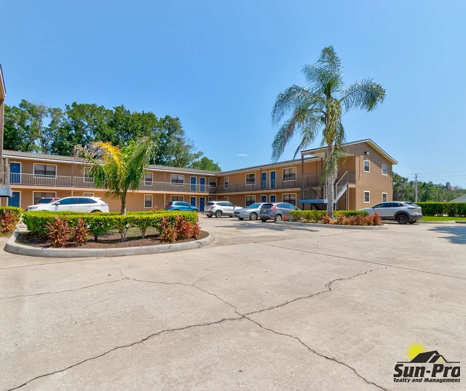 2 bed, 1.5 bath, $1,195 — Photo 2