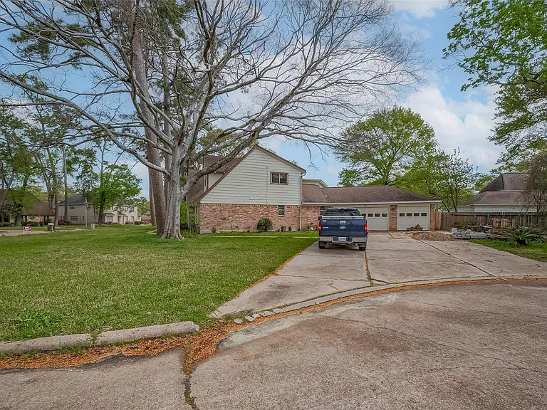 811 Loire Ln — Photo 43