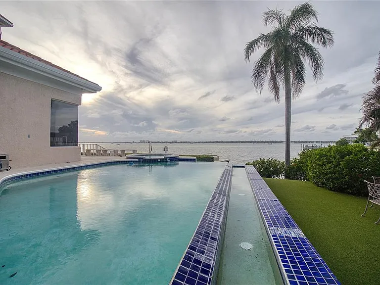 4709 Dolphin Cay Ln S — Photo 24