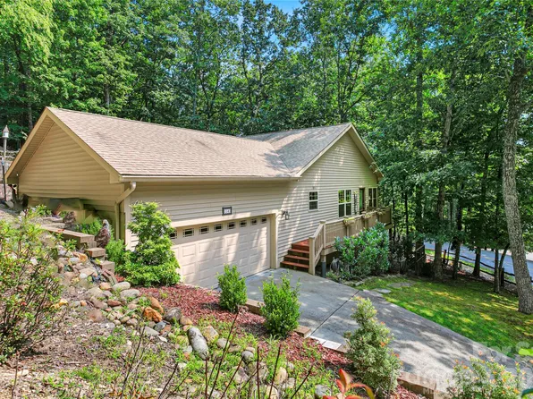 14 Isuhdavga Ct, Brevard, NC 28712