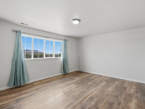 3rd image of 348 N Orchard Ln