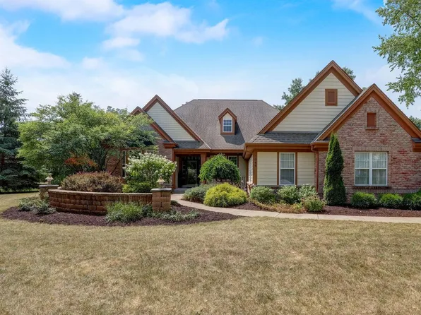 1066 Oak CIRCLE, Pewaukee, WI 53072