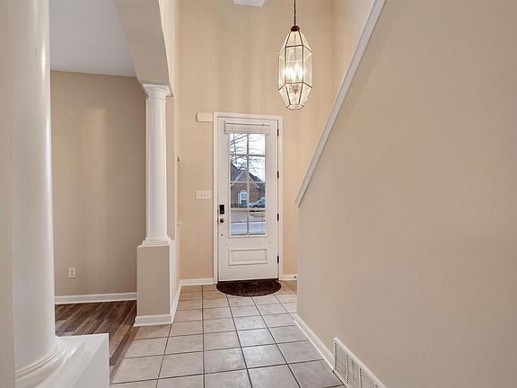 4th image of 10406 Redmond Dr