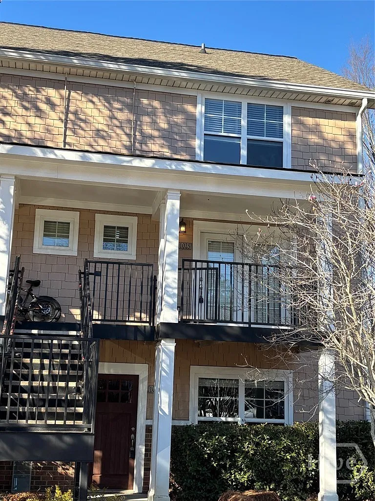 3 bed, 3.0 bath, 1406 sqft, $1,800 — Photo 2