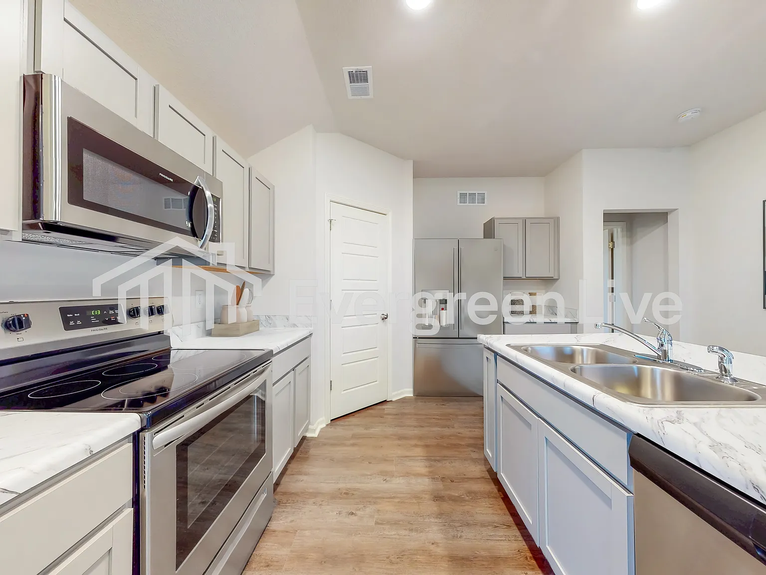 4 bed, 2.0 bath, 1496 sqft, $1,420 — Photo 4