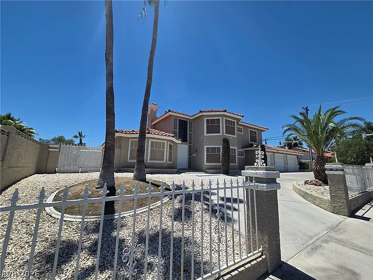 3013 W Oakey Blvd — Photo 4