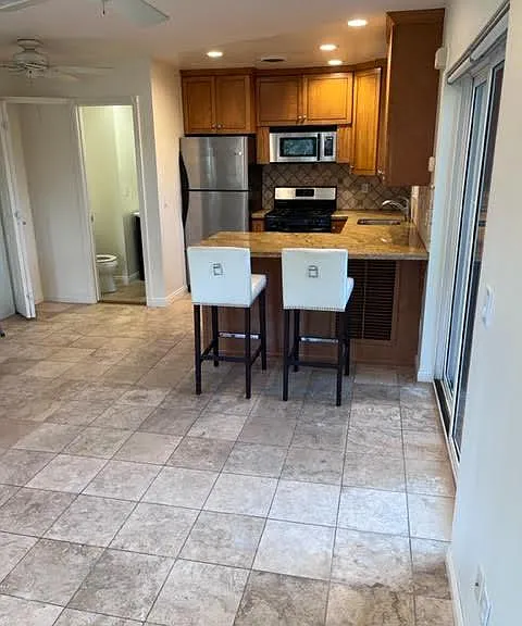 1362 Hymettus Ave #A — Photo 8