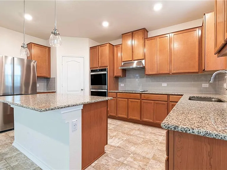 707 Dogwood St — Photo 3