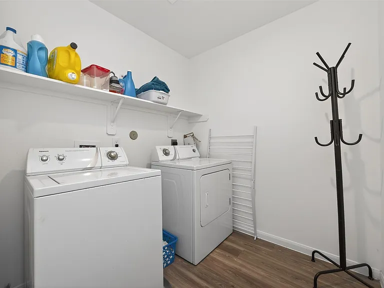 7326 Madison Commons Ln — Photo 25