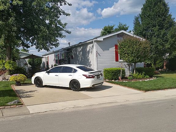 Street view-private drive.