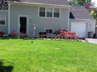 27 Cager Pl, Huntington Station, NY 11746