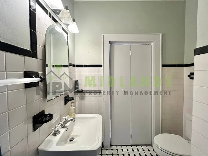 2417 Clark St — Photo 37