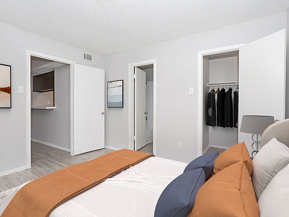 4th image of 4753 Duncanville Rd #703