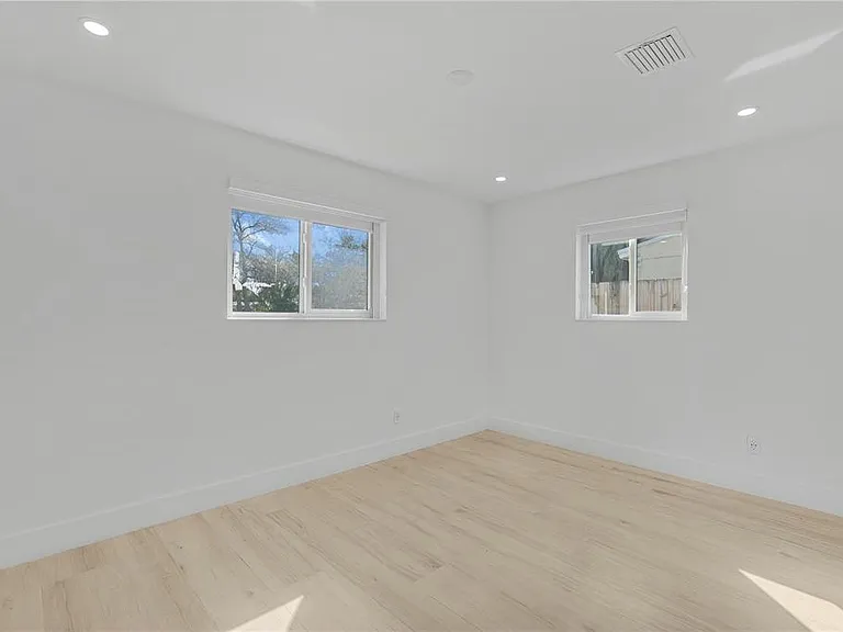 1116 N 31st Ave — Photo 17
