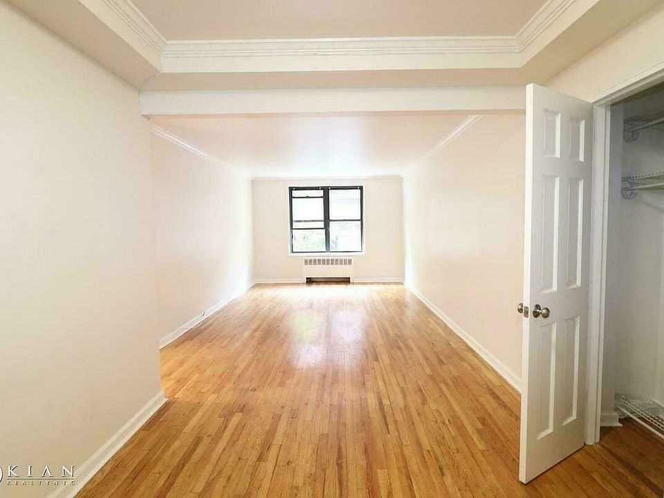 1st image of 14345 Sanford Ave APT 204