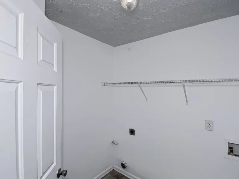 60 Lassiter Dr — Photo 20
